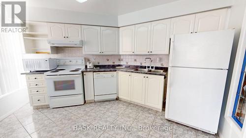 907 - 12 Laurelcrest Street, Brampton, ON - Indoor Photo Showing Kitchen With Double Sink