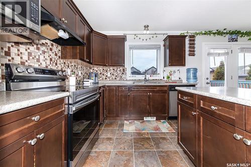 515 Coad Crescent, Saskatoon, SK - Indoor Photo Showing Kitchen