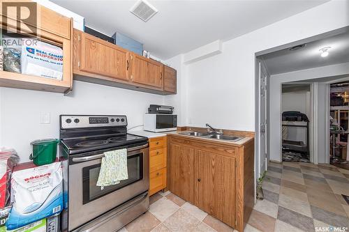 515 Coad Crescent, Saskatoon, SK - Indoor Photo Showing Kitchen With Double Sink