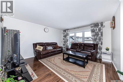 515 Coad Crescent, Saskatoon, SK - Indoor Photo Showing Living Room
