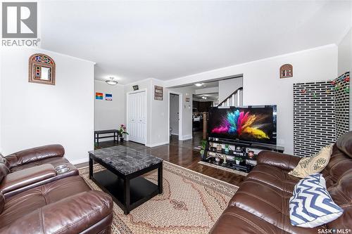 515 Coad Crescent, Saskatoon, SK - Indoor Photo Showing Living Room
