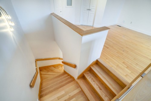 Escalier - 75 Ch. De La Pointe-Sud, Montréal (Verdun/Île-Des-Soeurs), QC - Indoor Photo Showing Other Room