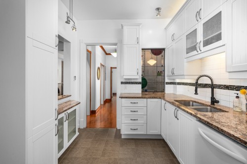 Cuisine - 2021 Rue De Bullion, Montréal (Ville-Marie), QC - Indoor Photo Showing Kitchen With Double Sink With Upgraded Kitchen