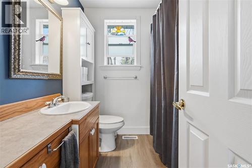2425 Atkinson Street, Regina, SK - Indoor Photo Showing Bathroom