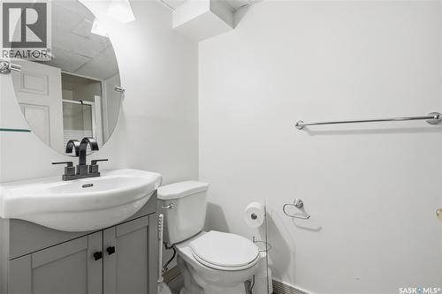 2425 Atkinson Street, Regina, SK - Indoor Photo Showing Bathroom