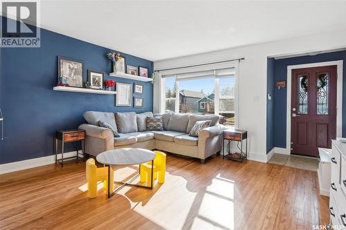 2425 Atkinson Street, Regina, SK - Indoor Photo Showing Living Room