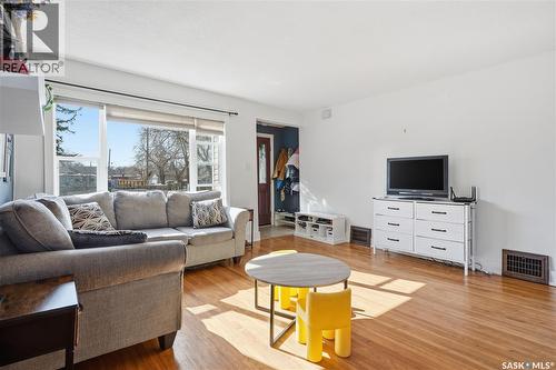 2425 Atkinson Street, Regina, SK - Indoor Photo Showing Living Room