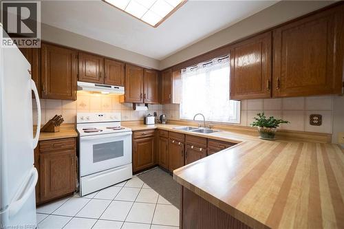 2057 Wincanton Crescent, Mississauga, ON - Indoor Photo Showing Kitchen With Double Sink