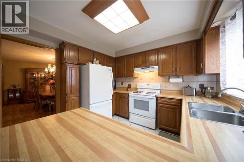 2057 Wincanton Crescent, Mississauga, ON - Indoor Photo Showing Kitchen With Double Sink