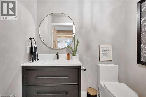 17 Braemar Place, Hamilton, ON - Indoor Photo Showing Bathroom