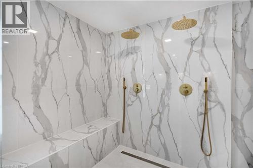17 Braemar Place, Hamilton, ON - Indoor Photo Showing Bathroom