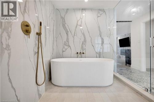 17 Braemar Place, Hamilton, ON - Indoor Photo Showing Bathroom