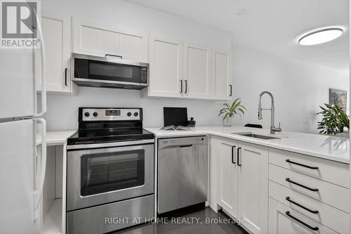 43 Crispin Private, Ottawa, ON - Indoor Photo Showing Kitchen