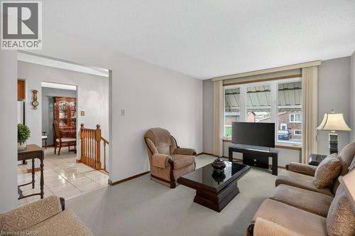 190 Deschene Avenue, Hamilton, ON - Indoor Photo Showing Living Room
