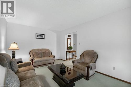 190 Deschene Avenue, Hamilton, ON - Indoor Photo Showing Living Room