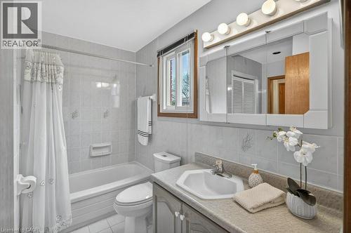 190 Deschene Avenue, Hamilton, ON - Indoor Photo Showing Bathroom
