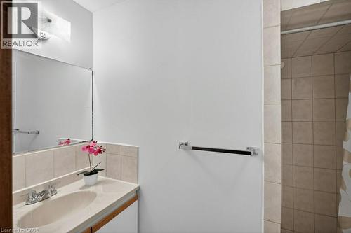 190 Deschene Avenue, Hamilton, ON - Indoor Photo Showing Bathroom