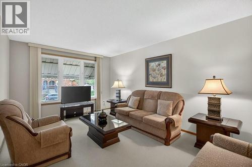 190 Deschene Avenue, Hamilton, ON - Indoor Photo Showing Living Room