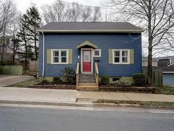 38 Jamieson Street  Dartmouth, NS B3A 3C1