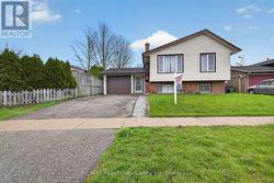 9 SANDERSON DRIVE  Guelph (Willow West/Sugarbush/West Acres), ON N1H 6T7