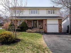 606 Basinview Drive Bedford, NS B4A 1T7