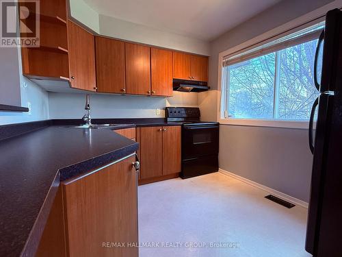 2912 Fairlea Crescent, Ottawa, ON - Indoor Photo Showing Kitchen