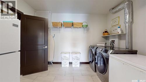 2098 Riverbend View, Regina, SK - Indoor Photo Showing Laundry Room