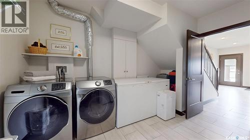 2098 Riverbend View, Regina, SK - Indoor Photo Showing Laundry Room