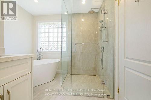 2547 Morrison Avenue, Mississauga, ON - Indoor Photo Showing Bathroom