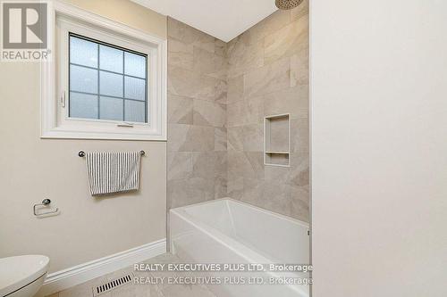 2547 Morrison Avenue, Mississauga, ON - Indoor Photo Showing Bathroom