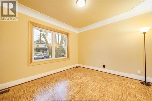 1046 Elsmere, Windsor, ON - Indoor Photo Showing Other Room