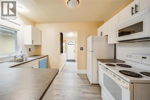 1046 Elsmere, Windsor, ON - Indoor Photo Showing Kitchen