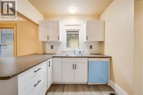 1046 Elsmere, Windsor, ON - Indoor Photo Showing Kitchen