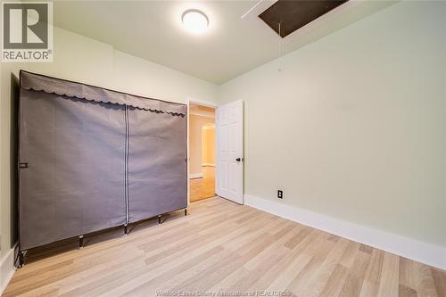 1046 Elsmere, Windsor, ON - Indoor Photo Showing Other Room