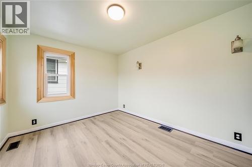 1046 Elsmere, Windsor, ON - Indoor Photo Showing Other Room