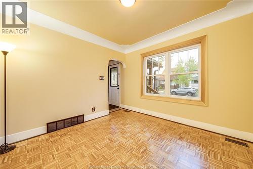 1046 Elsmere, Windsor, ON - Indoor Photo Showing Other Room