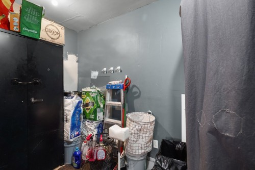 Storage - 4288 Rue Notre-Dame O., Montréal (Le Sud-Ouest), QC - Indoor