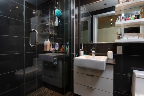 Bathroom - 404-738 Rue St-Paul O., Montréal (Ville-Marie), QC - Indoor Photo Showing Bathroom
