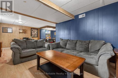 131 Cayley Street, Goderich (Goderich (Town)), ON - Indoor Photo Showing Living Room