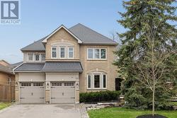 123 BROOKEVIEW DRIVE  Aurora, ON L4G 6R5