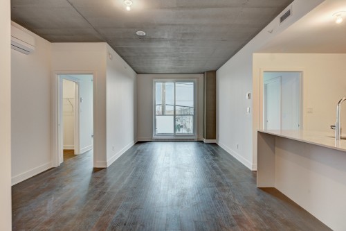 Salon - 219-7227 Boul. Newman, Montréal (Lasalle), QC - Indoor Photo Showing Other Room