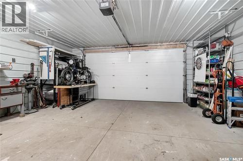 610 Stonebridge Common, Saskatoon, SK - Indoor Photo Showing Garage