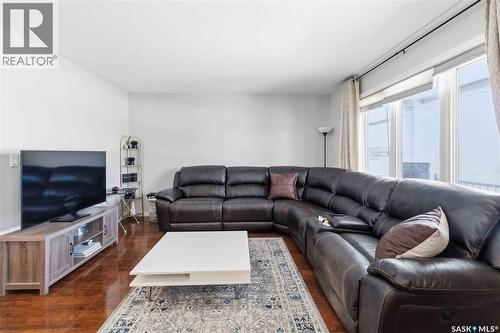 610 Stonebridge Common, Saskatoon, SK - Indoor Photo Showing Living Room