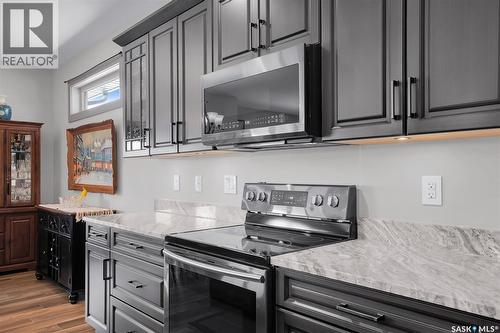 530 Dagnone Crescent, Saskatoon, SK - Indoor Photo Showing Kitchen