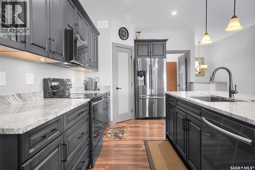 530 Dagnone Crescent, Saskatoon, SK - Indoor Photo Showing Kitchen With Stainless Steel Kitchen With Upgraded Kitchen