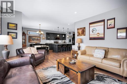 530 Dagnone Crescent, Saskatoon, SK - Indoor Photo Showing Living Room