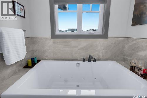 530 Dagnone Crescent, Saskatoon, SK - Indoor Photo Showing Bathroom