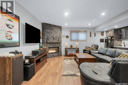 530 Dagnone Crescent, Saskatoon, SK - Indoor Photo Showing Living Room With Fireplace