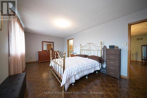 2057 Wincanton Crescent, Mississauga, ON - Indoor Photo Showing Bedroom