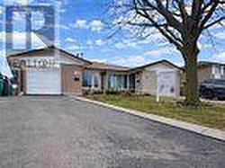 42 WILTON DRIVE  Brampton, ON L6W 3A1